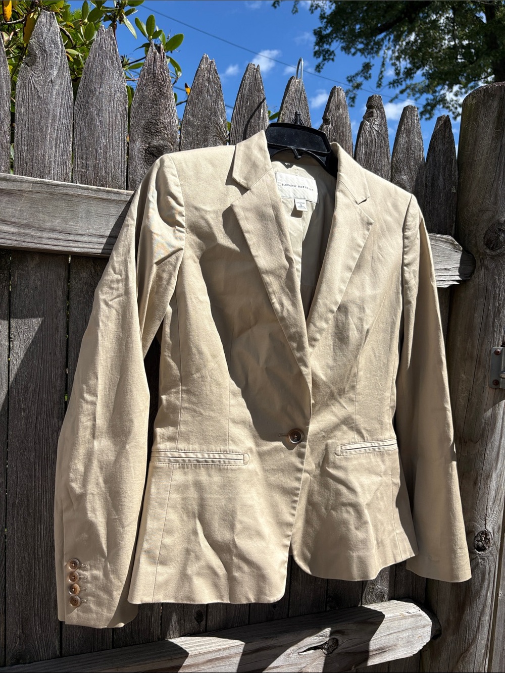 Banana Republic size 6 tan cotton blazer. Like new!